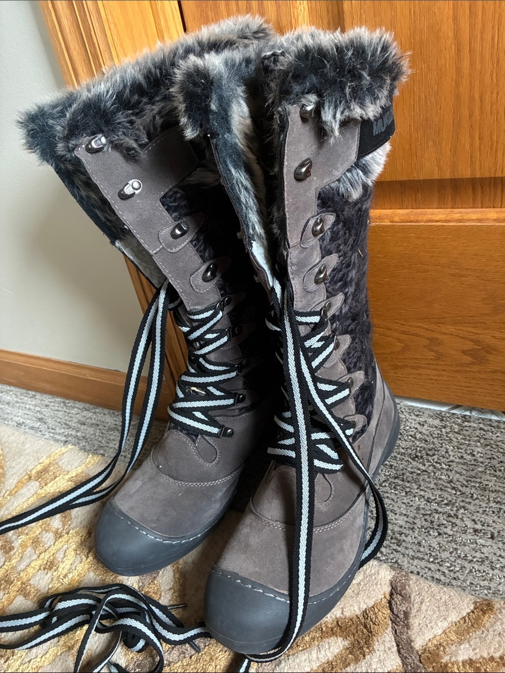 Women’s Tall Winter Lace-Up Boots in Dark Brown
